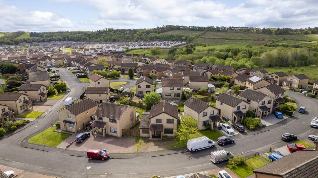 5 bedroom detached house for sale in Waukglen Avenue, Southpark Village