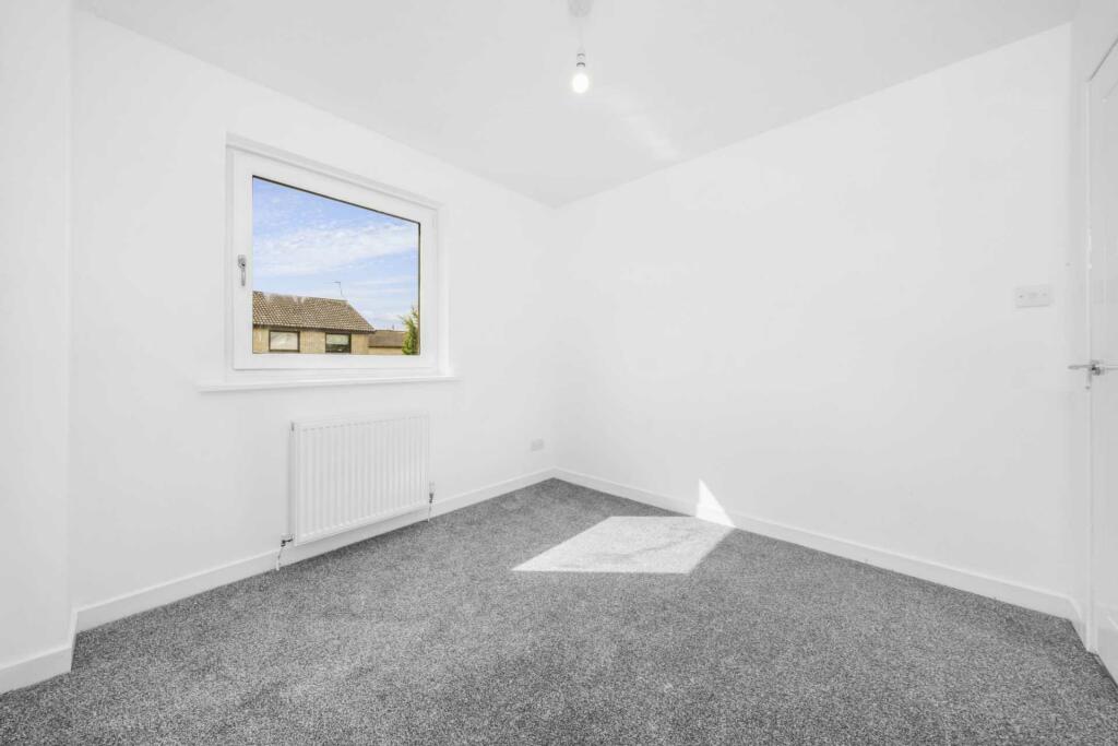 5 bedroom detached house for sale in Waukglen Avenue, Southpark Village