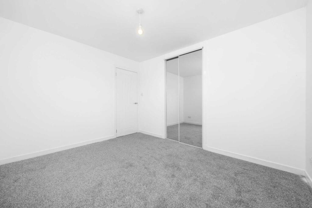 5 bedroom detached house for sale in Waukglen Avenue, Southpark Village