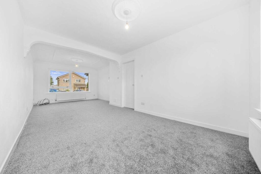 5 bedroom detached house for sale in Waukglen Avenue, Southpark Village