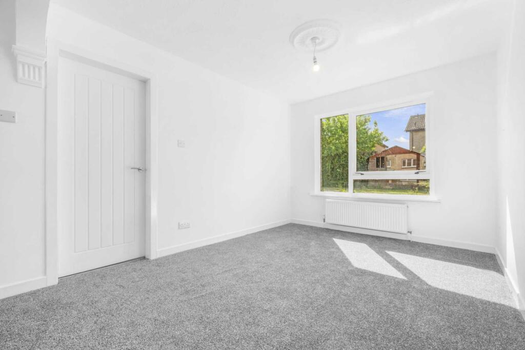 5 bedroom detached house for sale in Waukglen Avenue, Southpark Village