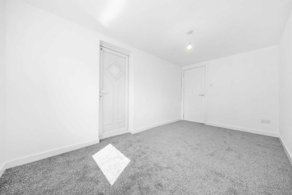 5 bedroom detached house for sale in Waukglen Avenue, Southpark Village