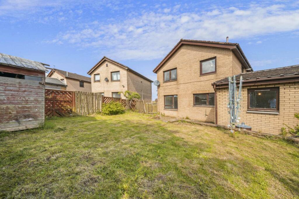 5 bedroom detached house for sale in Waukglen Avenue, Southpark Village