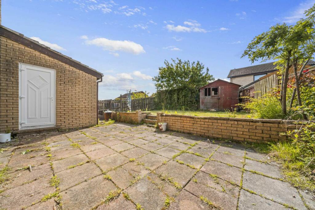 5 bedroom detached house for sale in Waukglen Avenue, Southpark Village