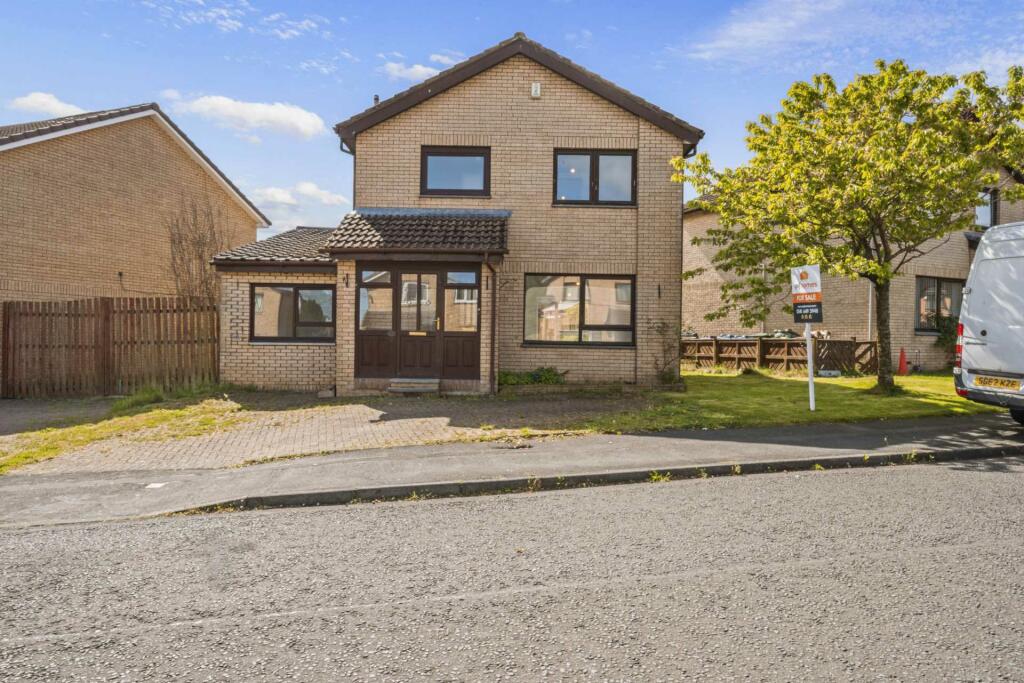 5 bedroom detached house for sale in Waukglen Avenue, Southpark Village