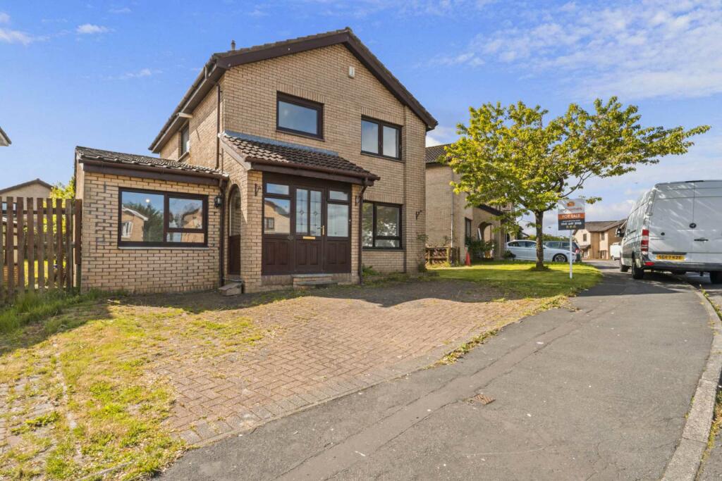 5 bedroom detached house for sale in Waukglen Avenue, Southpark Village