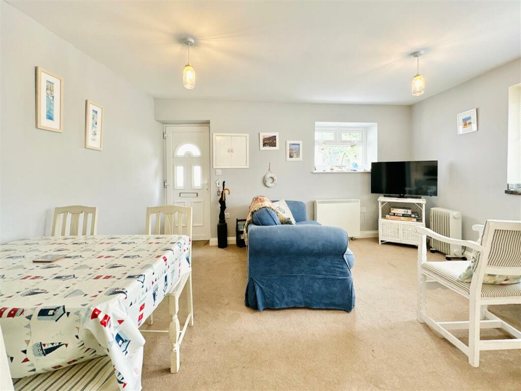 2 bedroom flat for sale in St. Peters Hill, Brixham, TQ5