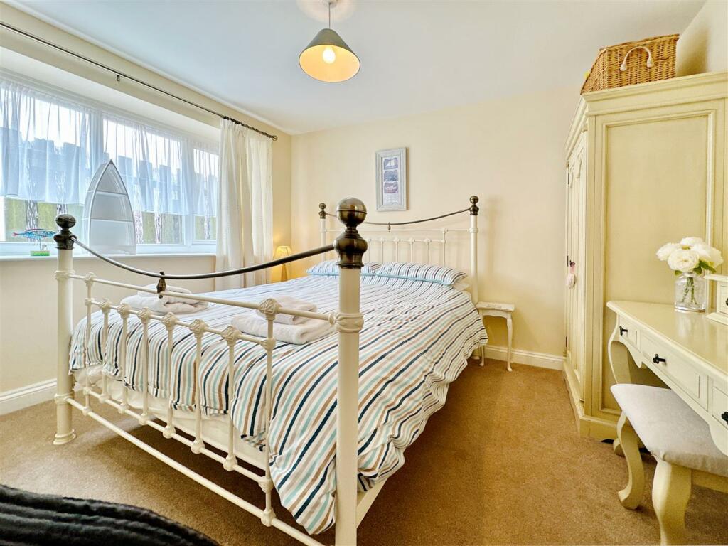 2 bedroom flat for sale in St. Peters Hill, Brixham, TQ5