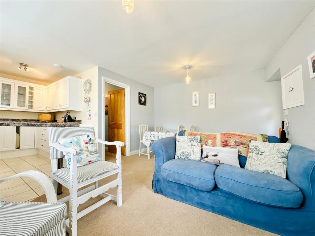 2 bedroom flat for sale in St. Peters Hill, Brixham, TQ5