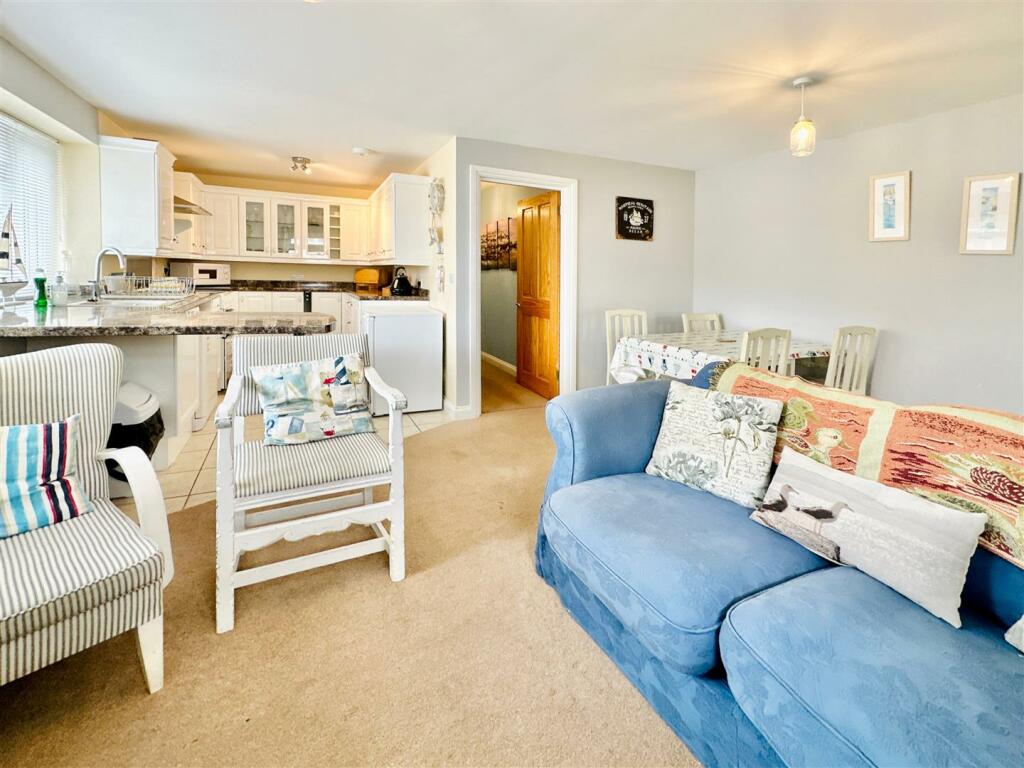 2 bedroom flat for sale in St. Peters Hill, Brixham, TQ5