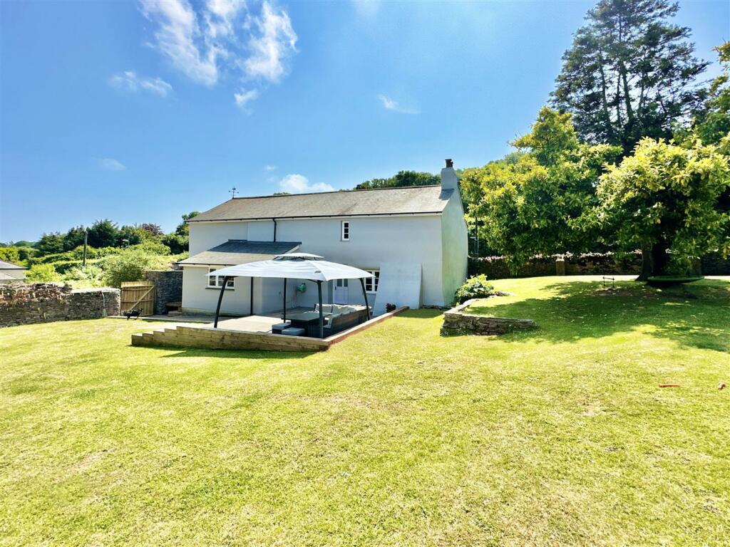 3 bedroom detached house for sale in Milton Street, Brixham, TQ5