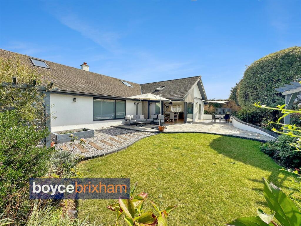 4 bedroom detached bungalow for sale in Manor Bend, Galmpton, Brixham, TQ5