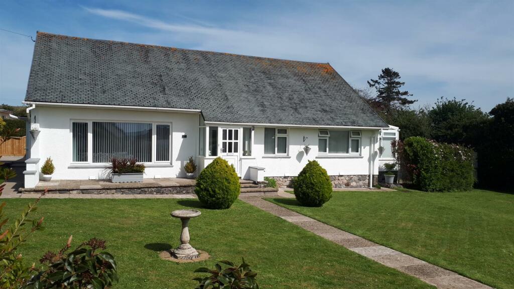 3 bedroom detached bungalow for sale in Manor Bend, Galmpton, Brixham, TQ5