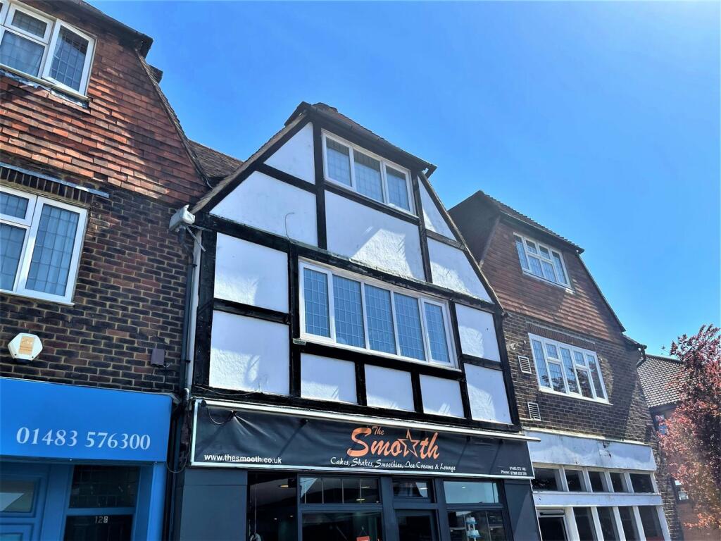 3 bedroom flat for sale in Worplesdon Road, Guildford, GU2