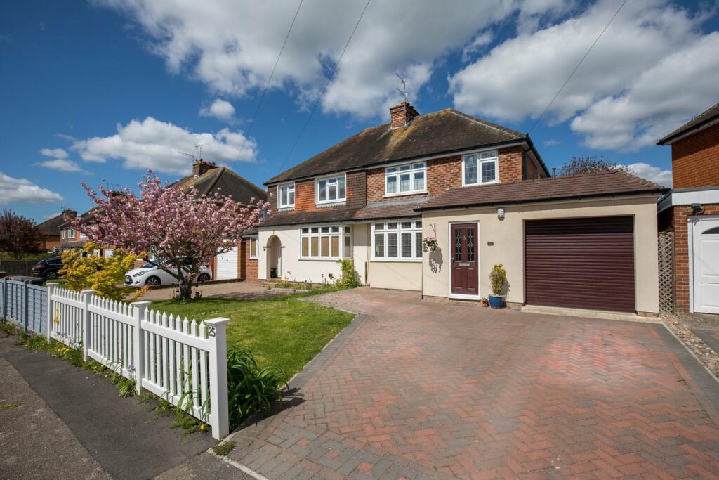 4 bedroom semidetached house for sale in Dynevor Place, Fairlands, Guildford, GU3