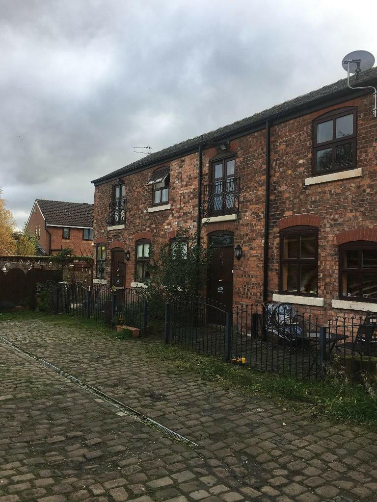 2 bedroom coach house for sale in Warrington Road, WN2