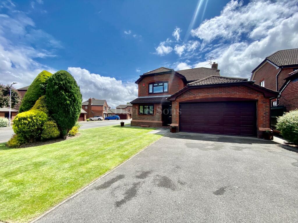 4 bedroom detached house for sale in Caban Close, Rogerstone, Newport