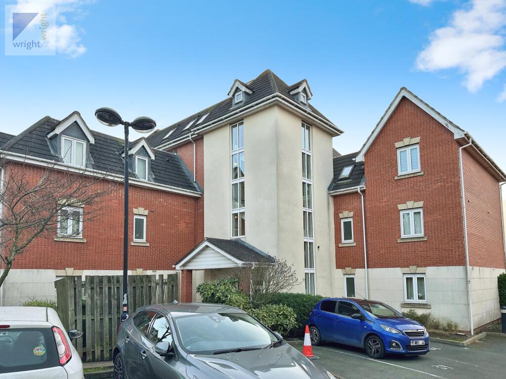 2 bedroom flat for sale in Southfield Road, Hinckley, LE10