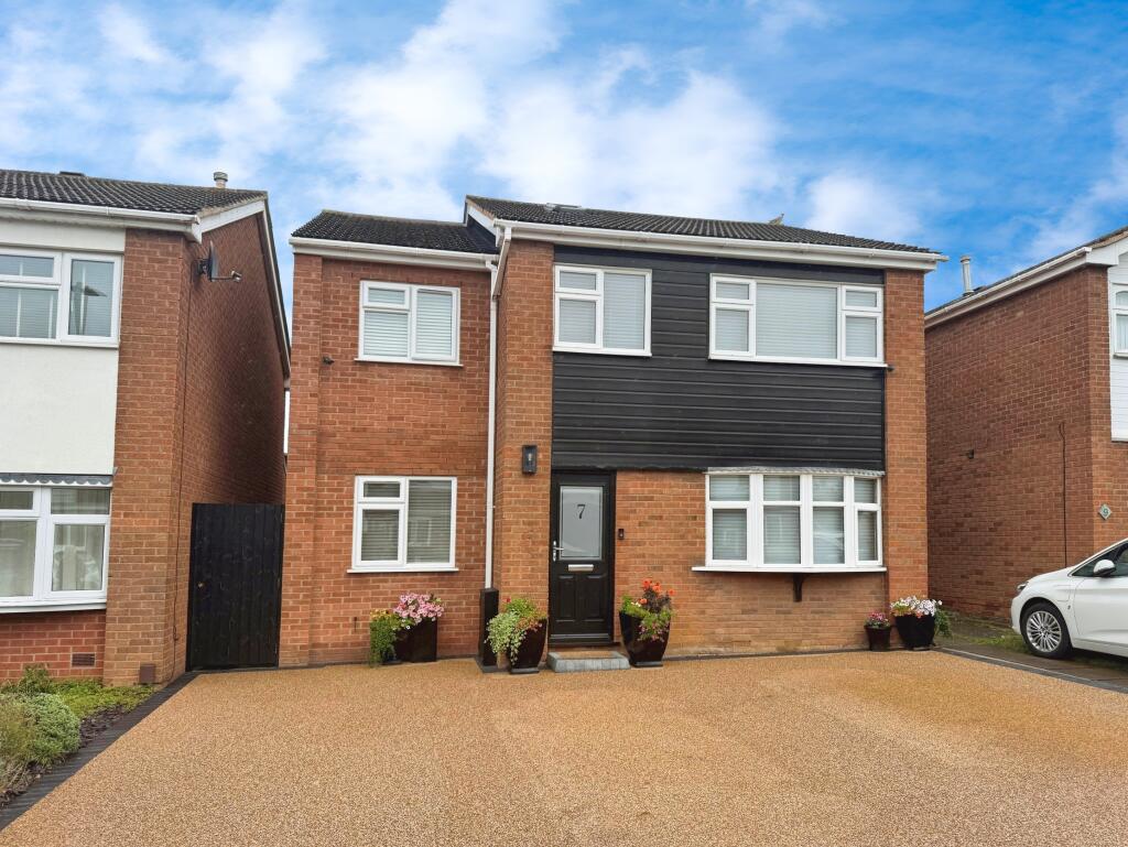 Main image of property: Saddlers Close, Burbage