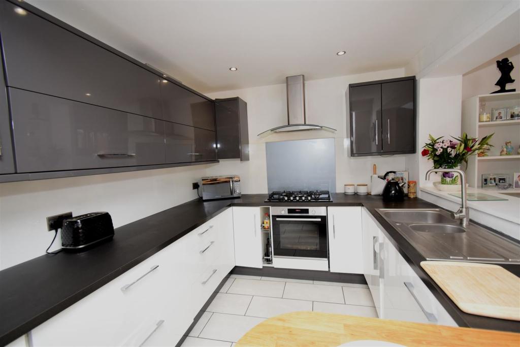 4 Bedroom Semi Detached House For Sale In Old Vicarage Westhoughton Bolton Bl5