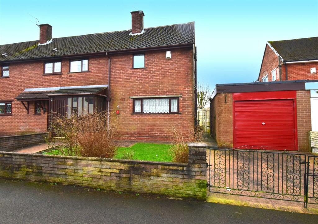 3 bedroom semidetached house for sale in Clough Avenue, Westhoughton
