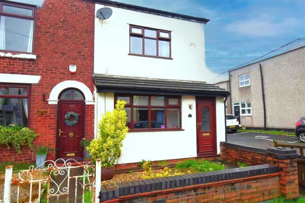 3 bedroom end of terrace house for sale in Leigh Road, Westhoughton