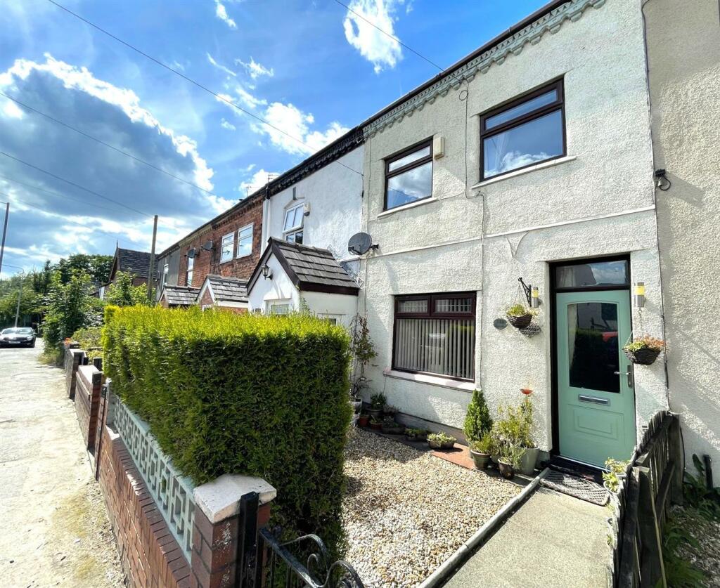 3 bedroom terraced house for sale in Wigan Road, Westhoughton, Bolton, BL5