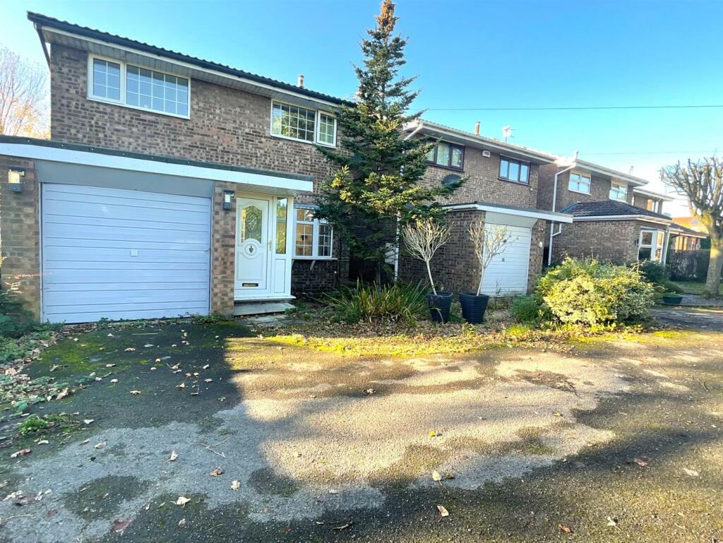 3 bedroom detached house for sale in Lower Drake Fold, Westhoughton