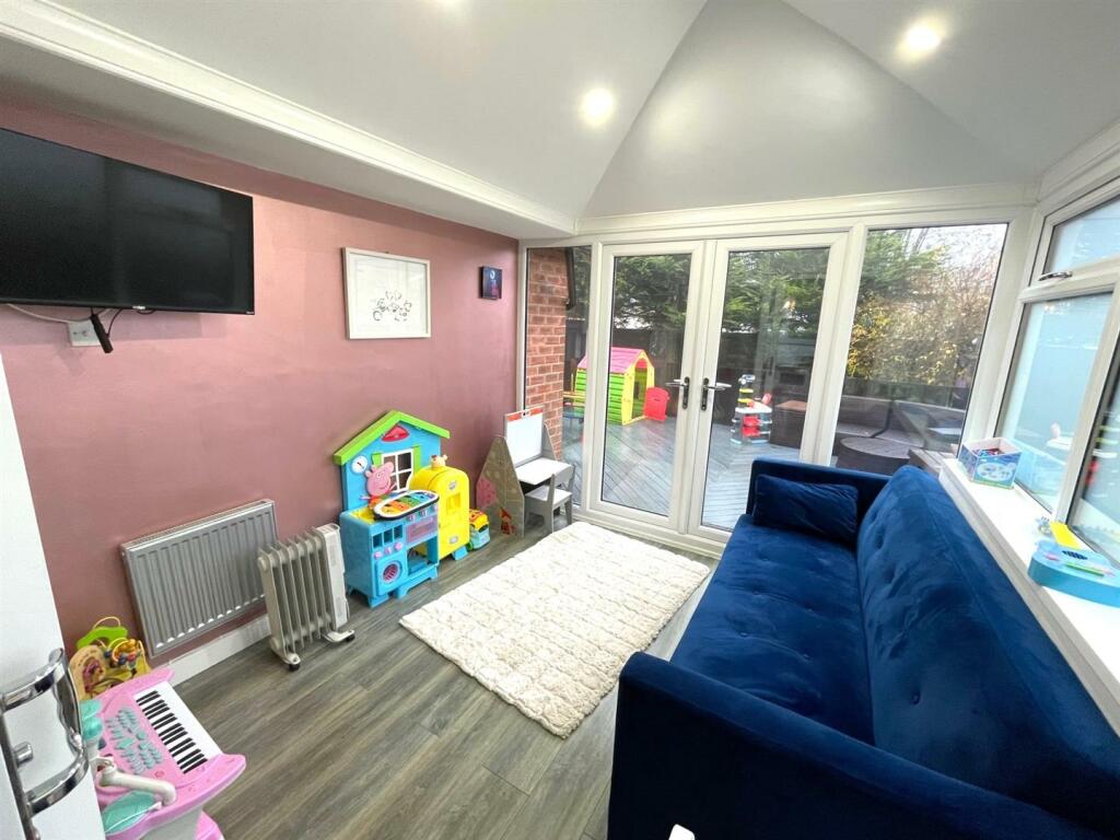 Additional property image - Rayden Crescent, Westhoughton, Bolton