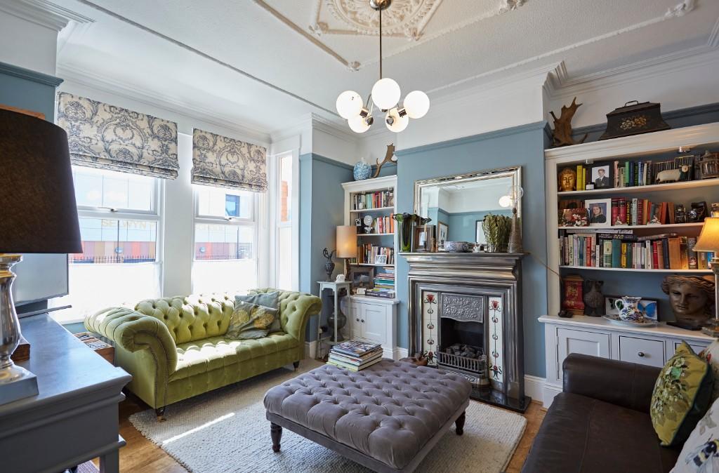 3 bedroom terraced house for sale in Selwyn Avenue, Highams Park, E4