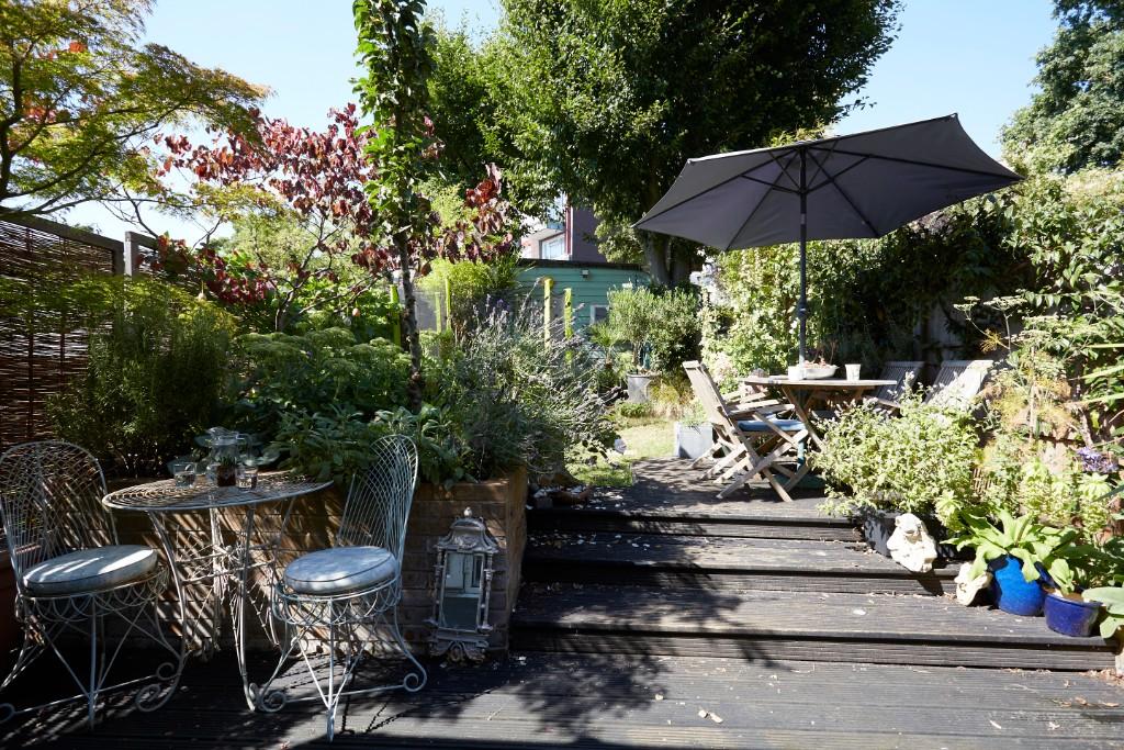 3 bedroom terraced house for sale in Selwyn Avenue, Highams Park, E4