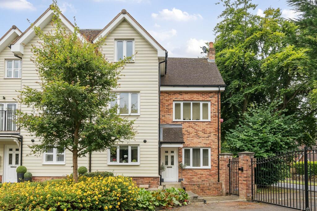 3 bedroom town house for sale in Springfield Park Road, Horsham, RH12