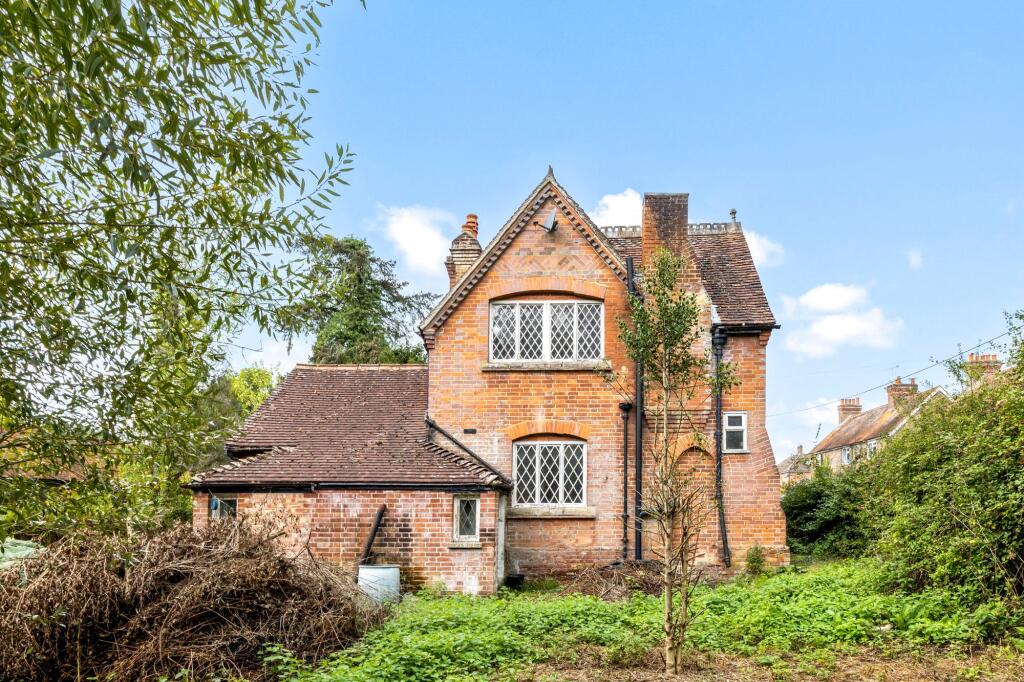 Main image of property: Guildford Road, Clemsfold, RH12