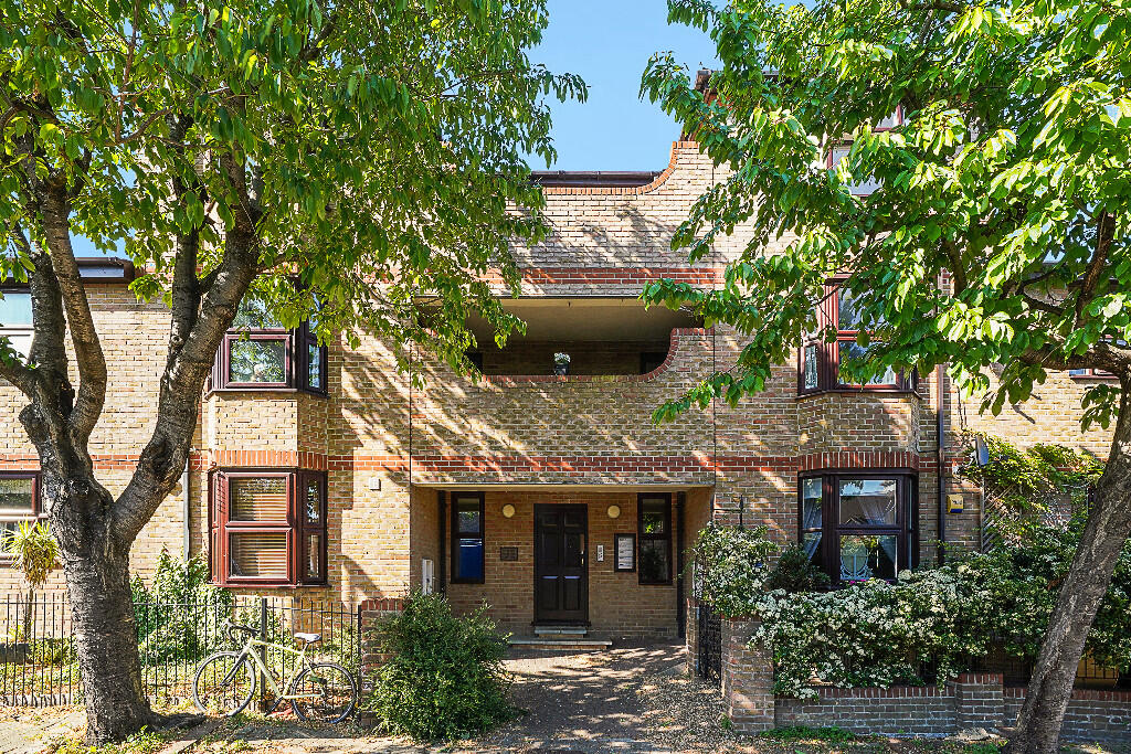 Main image of property: Robin Crescent, London, E6