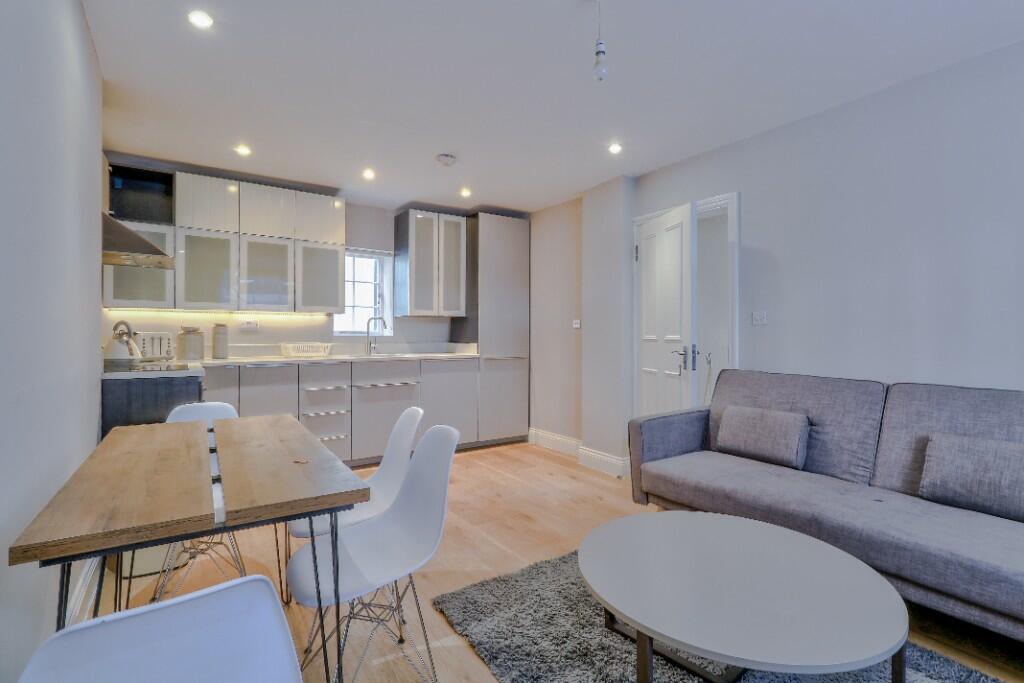 2 bedroom apartment for rent in Street, London, NW1