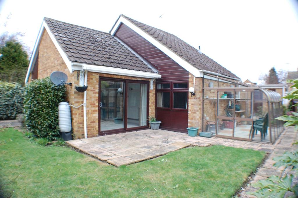 3 bedroom detached bungalow for sale in Garden Road, Woolmer Green, Knebworth, SG3