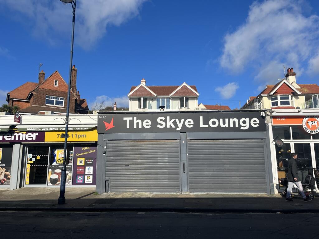 Commercial property for rent in Undercliff Road West, Felixstowe