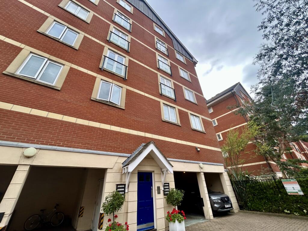 Main image of property: Neptune Square, Ipswich, IP4