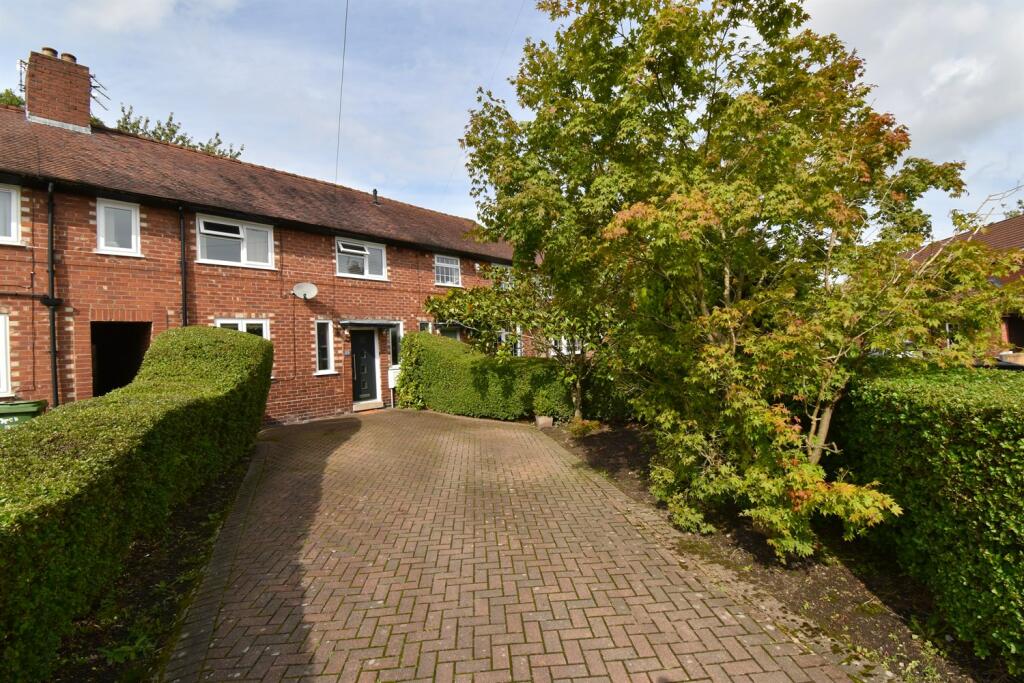 3 bedroom terraced house for sale in Oakfield Road, Alderley Edge, SK9
