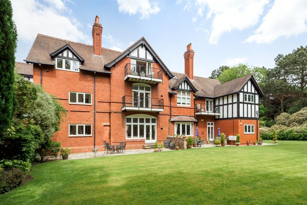 2 bedroom apartment for sale in Macclesfield Road, Alderley Edge, SK9