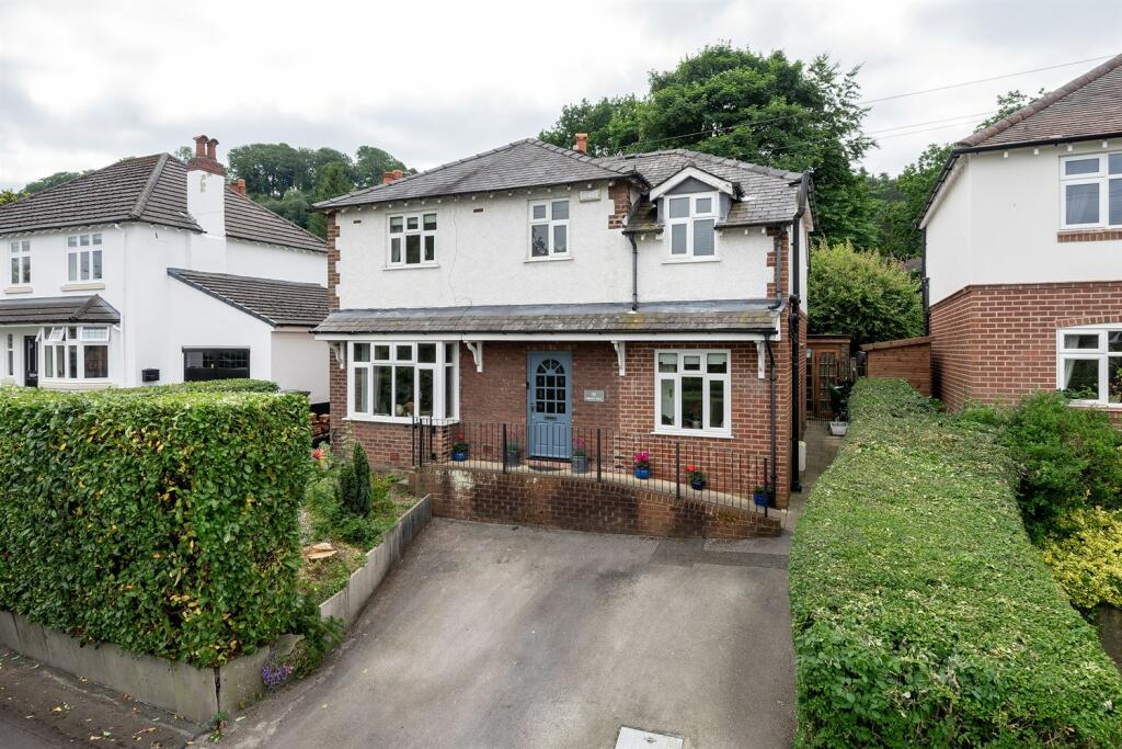 4 bedroom detached house for sale in Moss Lane, Alderley Edge, SK9
