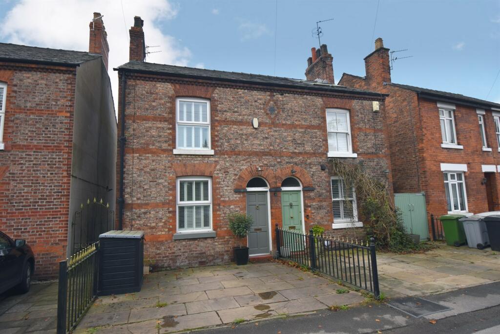 2 bedroom semidetached house for sale in Brook Lane, Alderley Edge, SK9