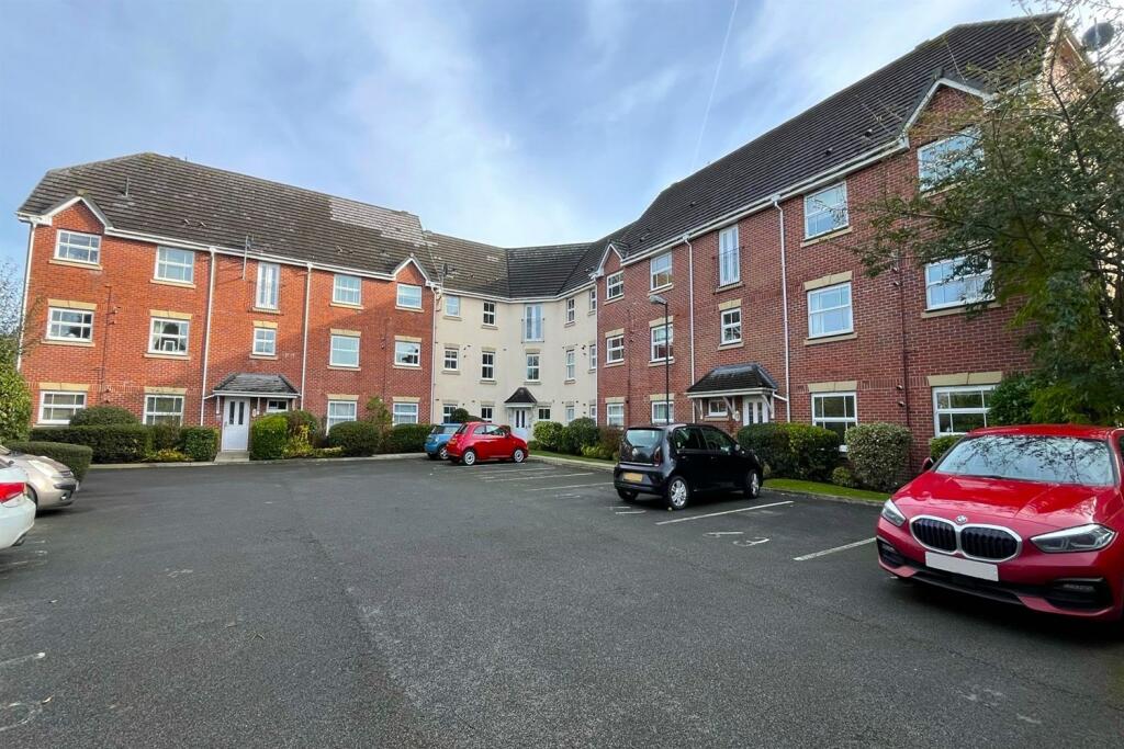 2 bedroom apartment for sale in Kentmere Road, Timperley, Altrincham, WA15