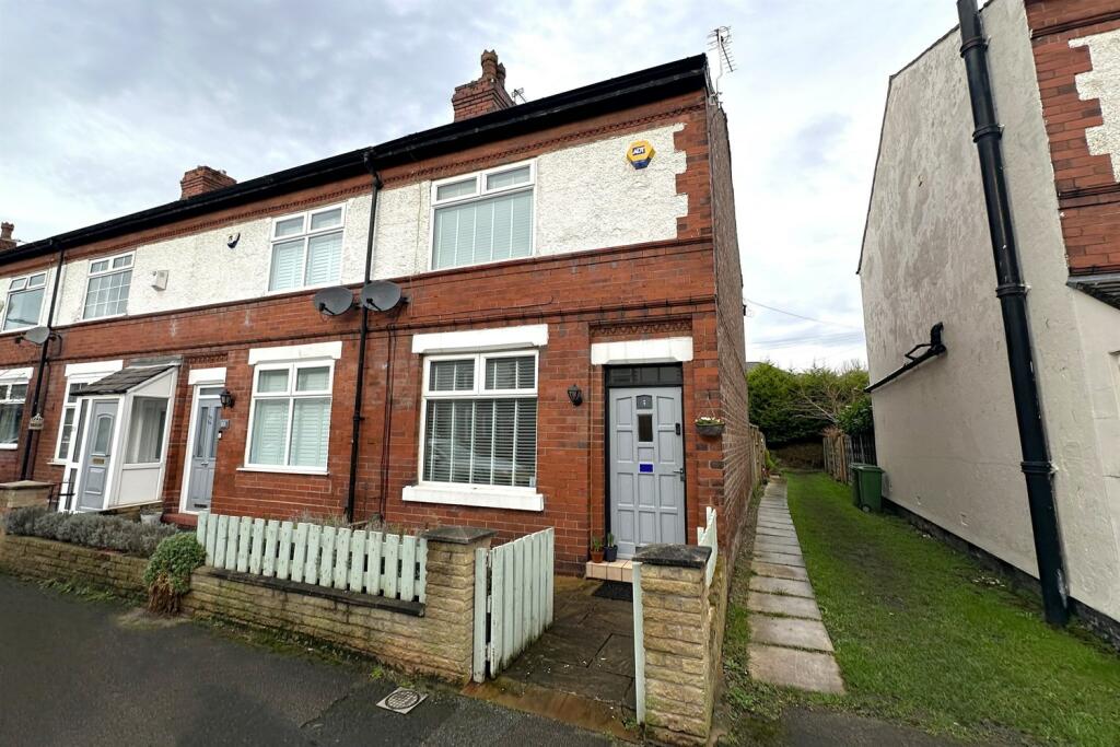 2 bedroom end of terrace house for sale in St. Andrews Avenue