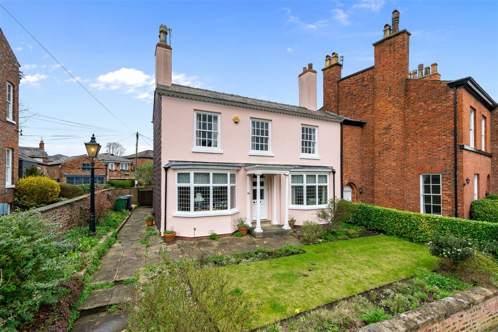 4 bedroom end of terrace house for sale in The Downs, Altrincham, WA14