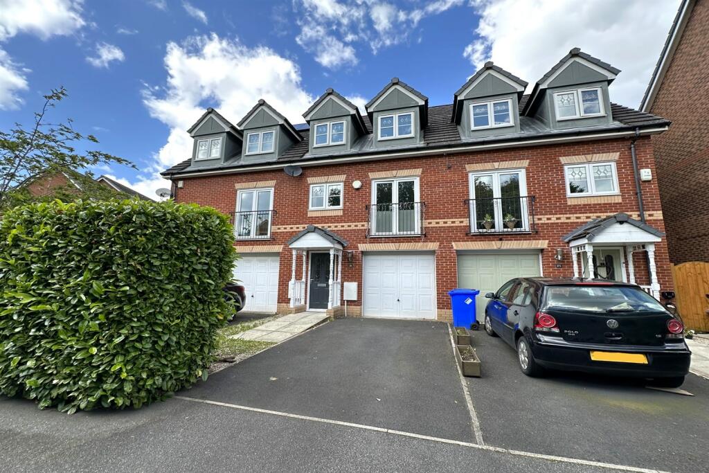 3 bedroom town house for sale in Lawnhurst Avenue, Wythenshawe