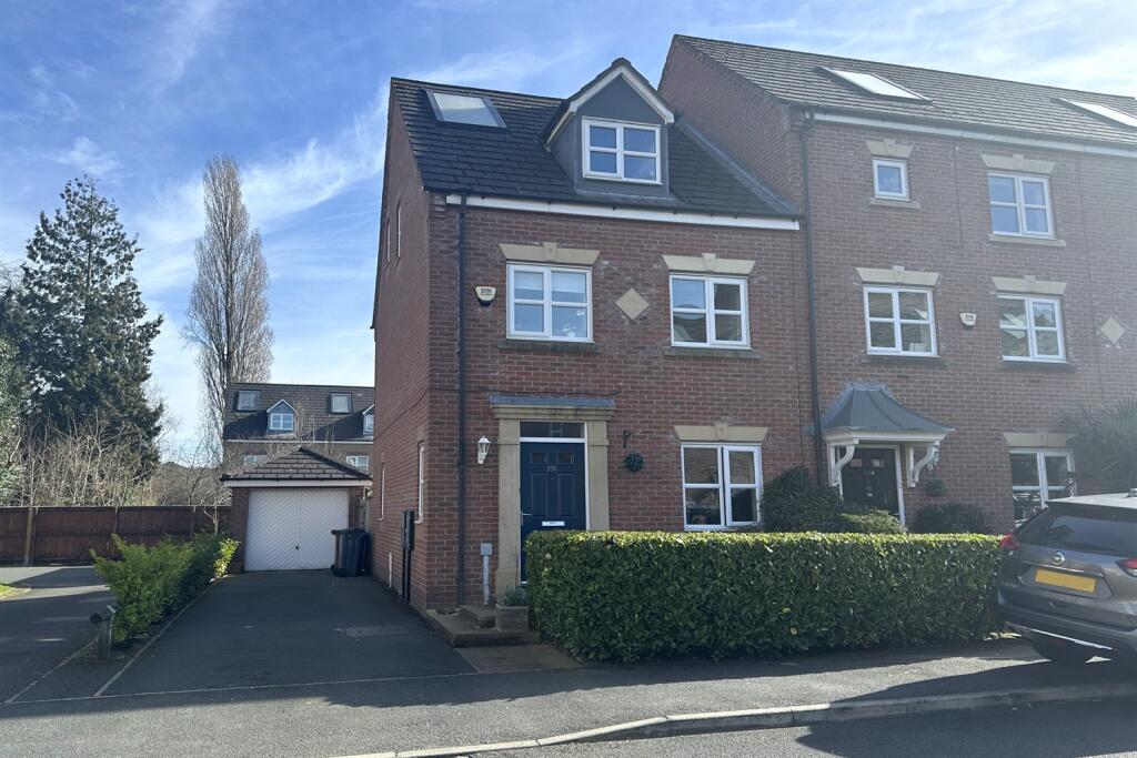 Main image of property: Lawnhurst Avenue, Manchester