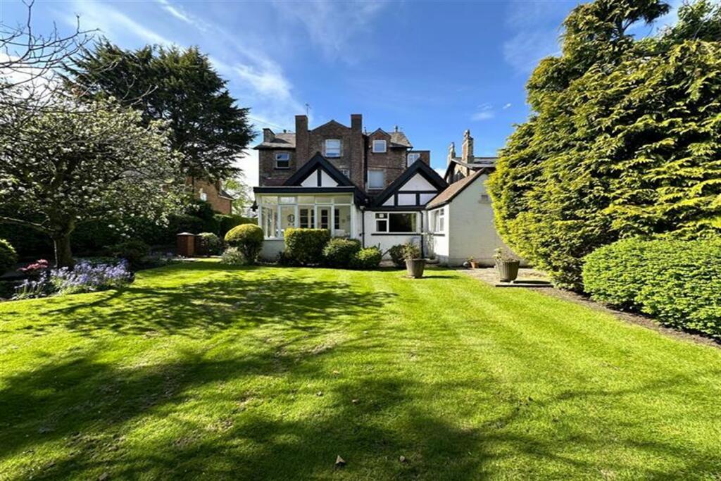 2 bedroom apartment for sale in The Downs, Altrincham, WA14