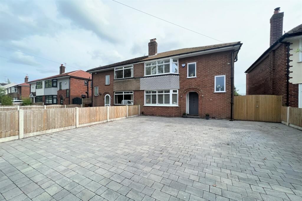 3 bedroom semidetached house for sale in Grove Lane, Cheadle Hulme, SK8