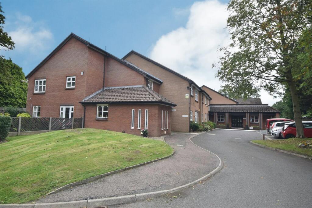 1 bedroom retirement property for sale in Patterdale, Boundary Court, Gatley Road, Cheadle, SK8